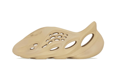 Yeezy Foam RNNR Desert Sand GV6843