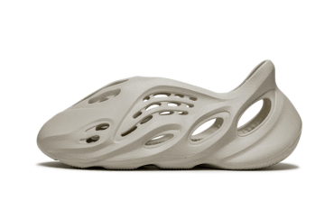 Yeezy Foam RNNR Sand FY4567